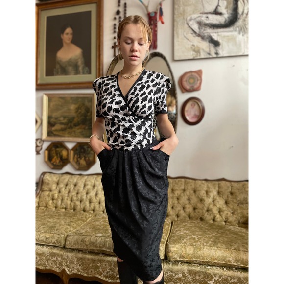 80’s Vintage Vixen Polyester Abstract Patterned Satin Dress Size 4 - Picture 2 of 7